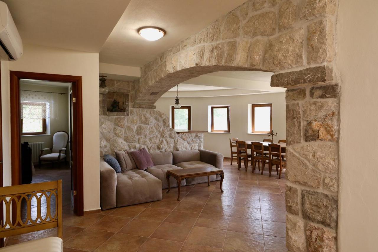 Mountains Villa Near 부드바 외부 사진