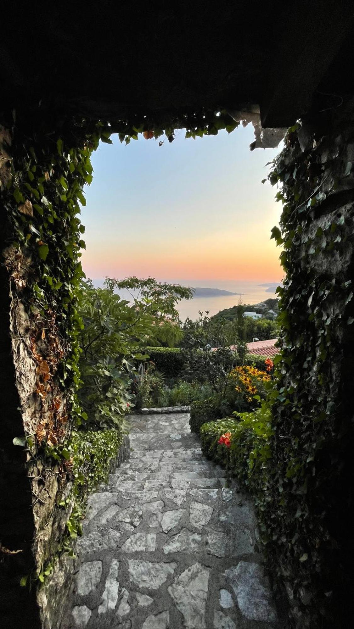 Mountains Villa Near 부드바 외부 사진